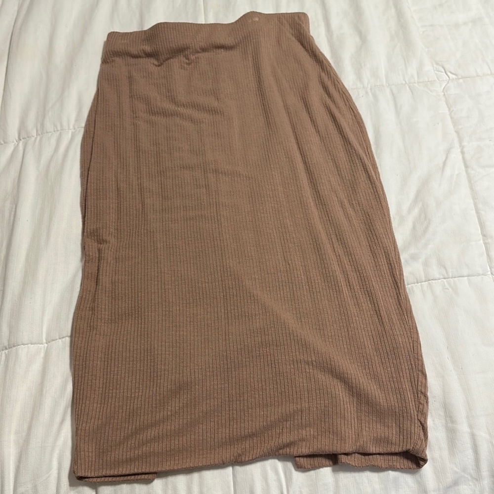 Fitted skirt